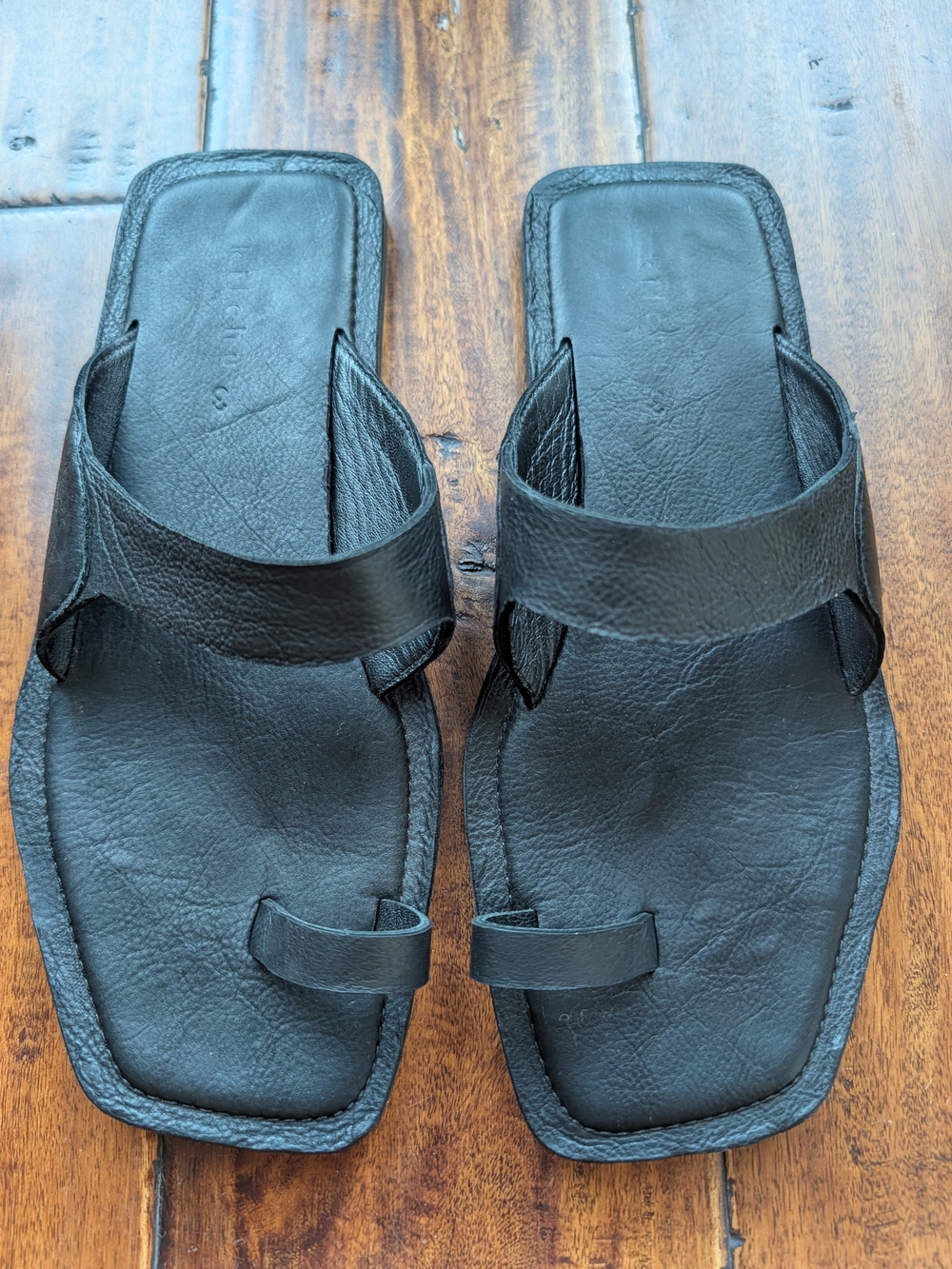 Kilchu Black Leather Toe-Loop Sandals
